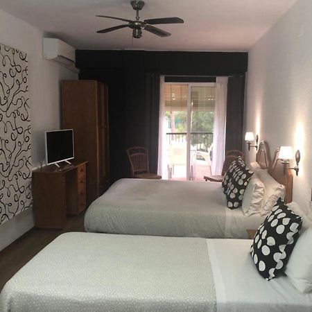 Hostal Victoria Altura Bagian luar foto