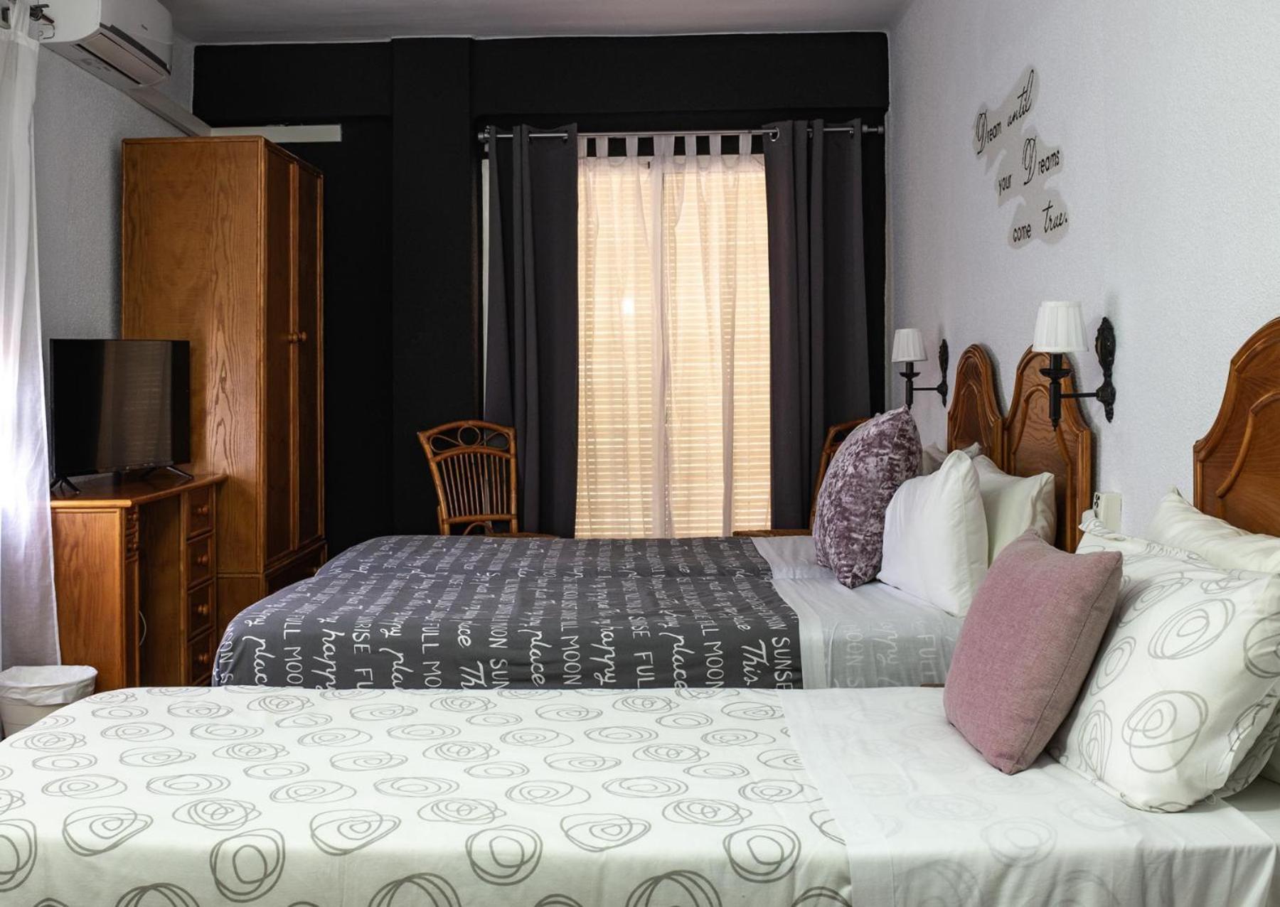 Hostal Victoria Altura Bagian luar foto