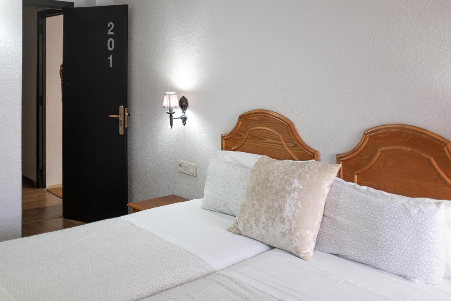 Hostal Victoria Altura Bagian luar foto